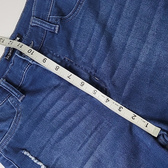 Fashion Nova Distressed Jeggings SZ 7 - Picture 4 of 16